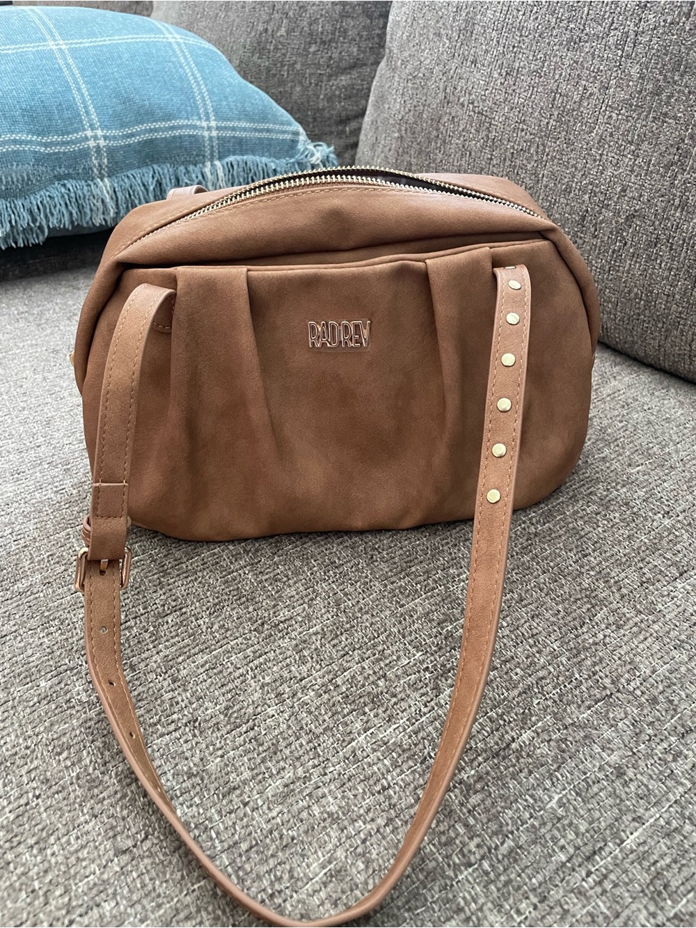 Rad Rev Tailor shoulder bag. In Oak